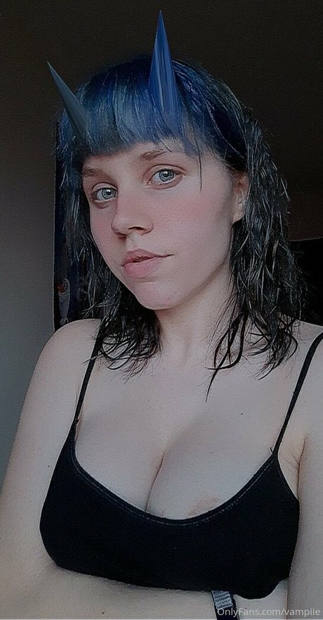 Nacktes geleaktes OnlyFans-Foto von Vampiie