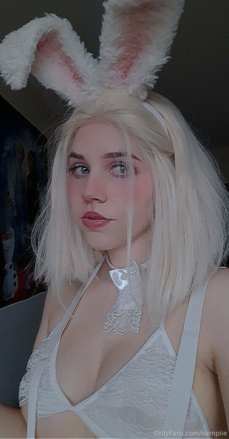 Nacktes geleaktes OnlyFans-Foto von Vampiie