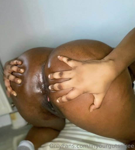 Nacktes geleaktes OnlyFans-Foto von Inyourgutssfree