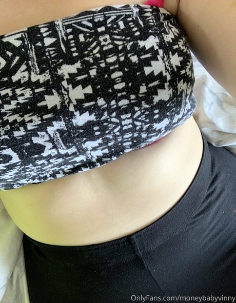 Nacktes geleaktes OnlyFans-Foto von Moneybabyvinny