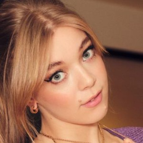 Nacktes geleaktes OnlyFans-Foto von Becky Hill