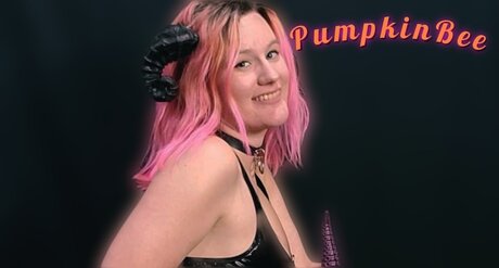 Nacktes geleaktes OnlyFans-Foto von Pumpkin Bee