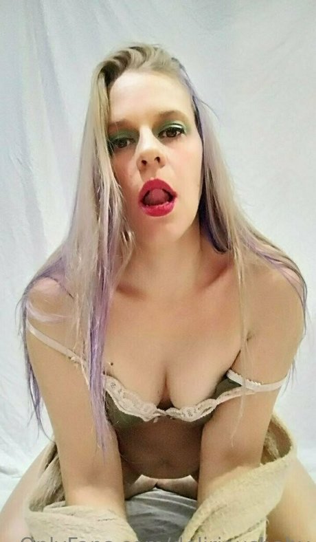 Nacktes geleaktes OnlyFans-Foto von Deliriousbaby