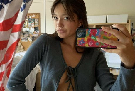 Nacktes geleaktes OnlyFans-Foto von Lily Chee