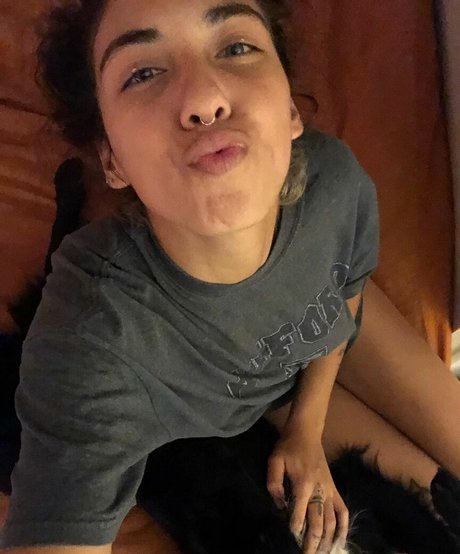 Nacktes geleaktes OnlyFans-Foto von Indigo De Souza