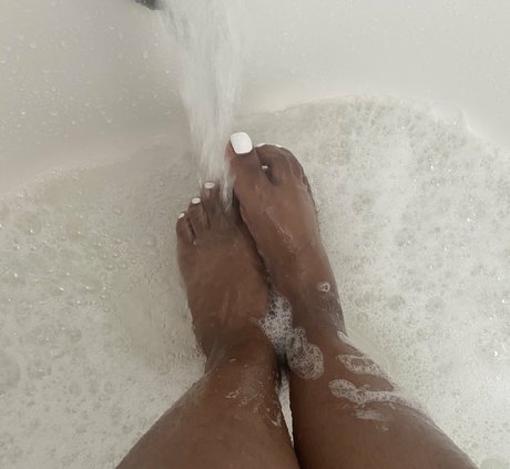 Nacktes geleaktes OnlyFans-Foto von Chocolatefeet8