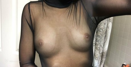 Nacktes geleaktes OnlyFans-Foto von Italia Bradley