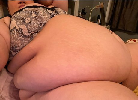 Nacktes geleaktes OnlyFans-Foto von Fatbellybabyy