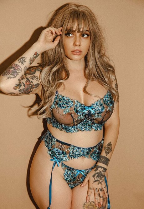 Nacktes geleaktes OnlyFans-Foto von Leezalushfree