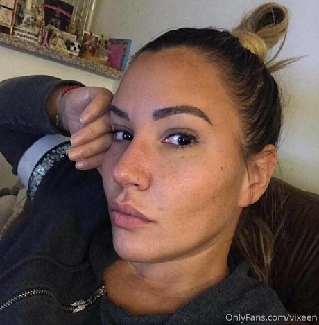 Nacktes geleaktes OnlyFans-Foto von Vixeen