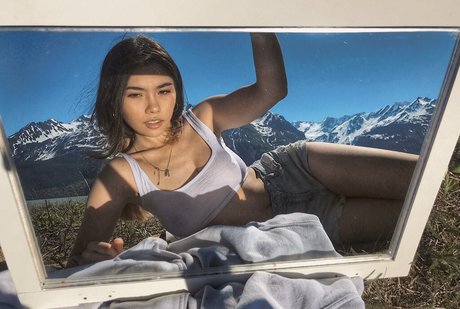 Nacktes geleaktes OnlyFans-Foto von Mikah Tia