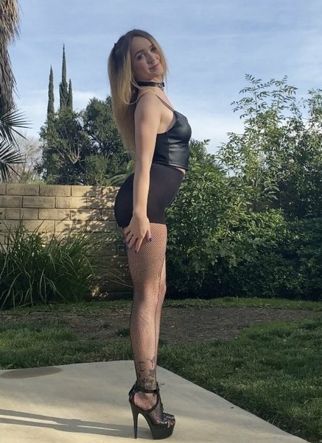 Nacktes geleaktes OnlyFans-Foto von Nikole Nash