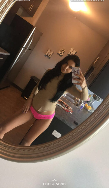 Nacktes geleaktes OnlyFans-Foto von Madelyn Karoub