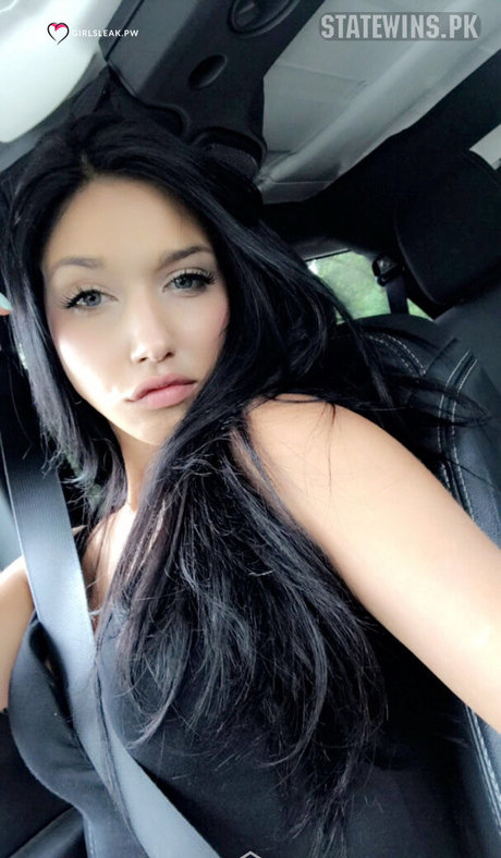 Nacktes geleaktes OnlyFans-Foto von Madelyn Karoub