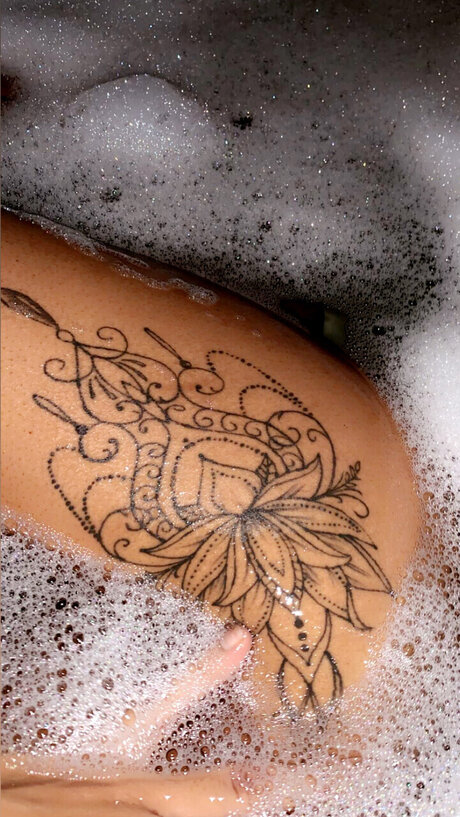 Nacktes geleaktes OnlyFans-Foto von Pinky