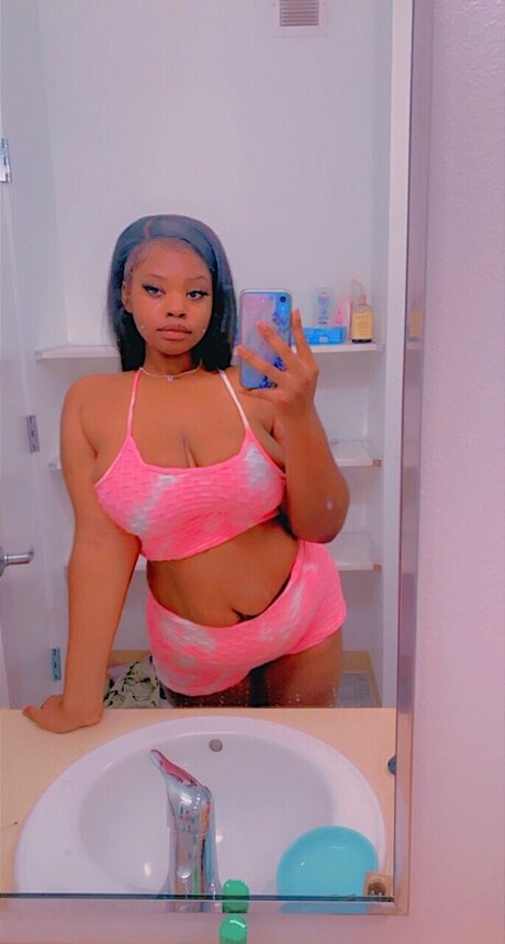 Nacktes geleaktes OnlyFans-Foto von Bhadassbecca