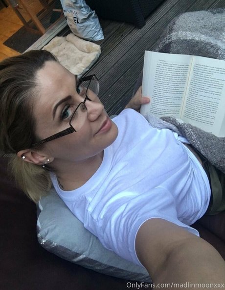 Nacktes geleaktes OnlyFans-Foto von Madlinmoonxxx