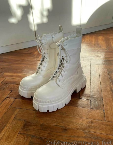 Evans_feet