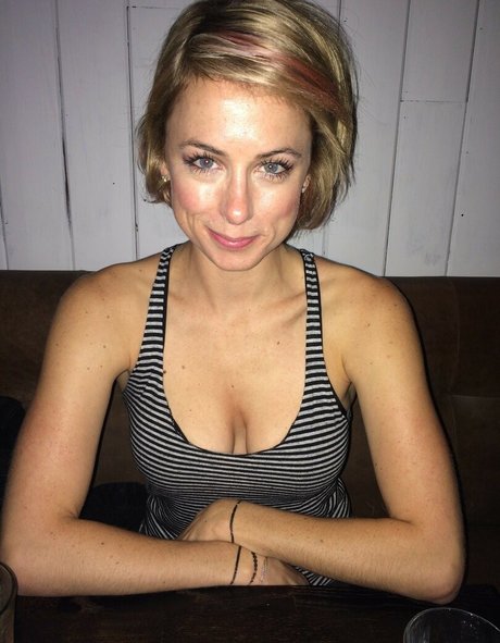 Nacktes geleaktes OnlyFans-Foto von Iliza Shlesinger
