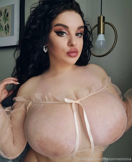Nacktes geleaktes OnlyFans-Foto von Freeannasivona