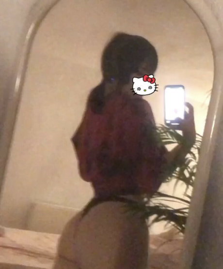 Nacktes geleaktes OnlyFans-Foto von Hellok1ttyslvt