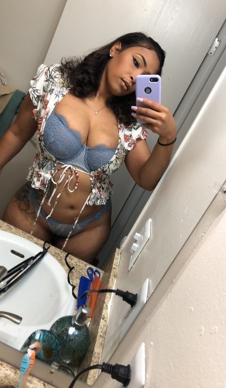 Nacktes geleaktes OnlyFans-Foto von Robyn Banks