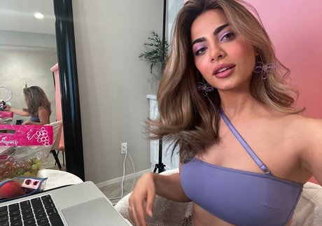 Nacktes geleaktes OnlyFans-Foto von Emeraude Toubia