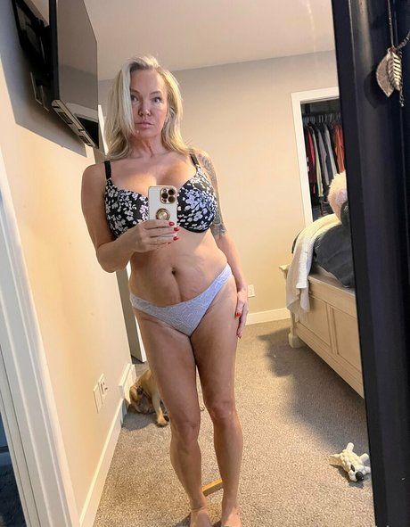 Nacktes geleaktes OnlyFans-Foto von Mserikka