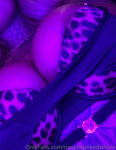 Nacktes geleaktes OnlyFans-Foto von Naughtyinkedwhore