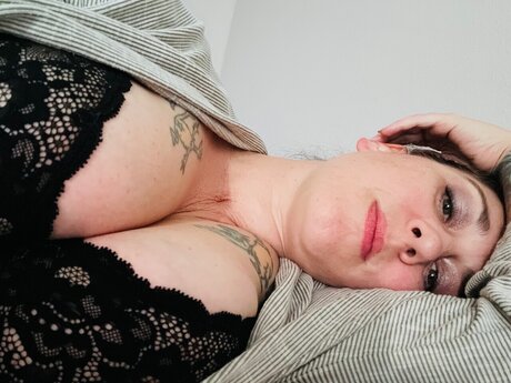 Nacktes geleaktes OnlyFans-Foto von Darkhairedtemptress