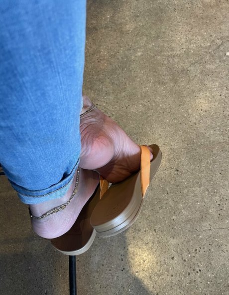 Nacktes geleaktes OnlyFans-Foto von Mimifootnip
