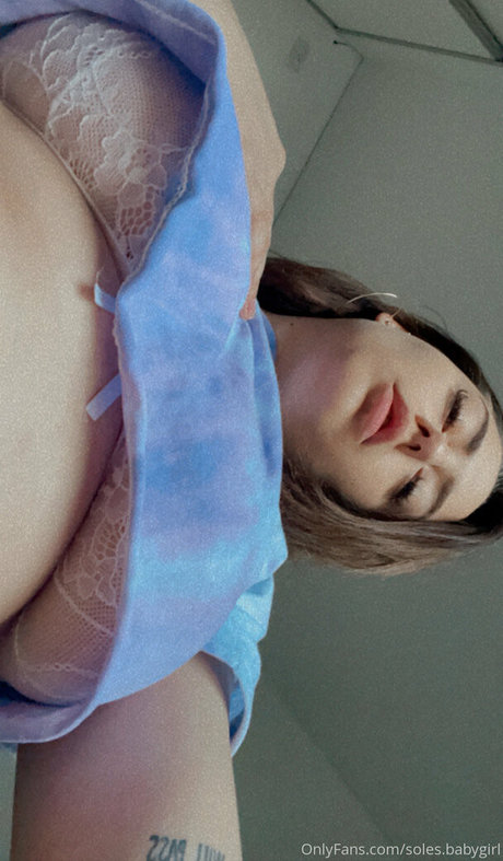 Nacktes geleaktes OnlyFans-Foto von Solesbabygirl
