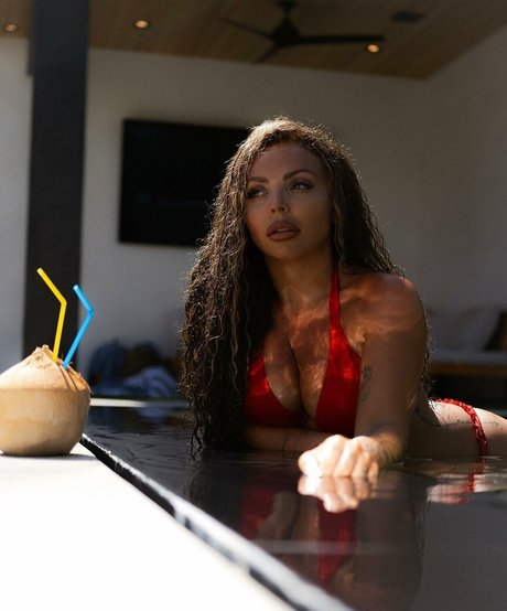 Nacktes geleaktes OnlyFans-Foto von Jesy Nelson