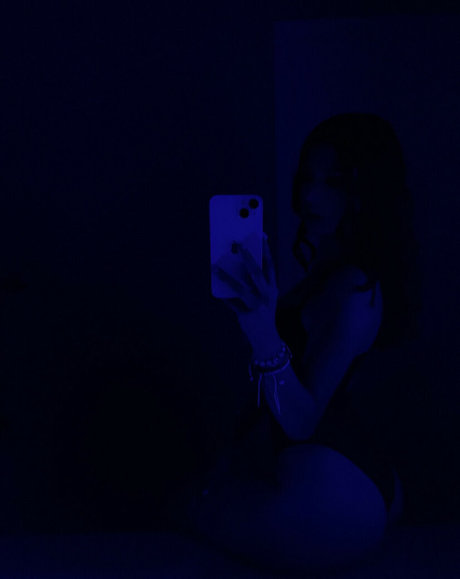 Nacktes geleaktes OnlyFans-Foto von Luxuraa