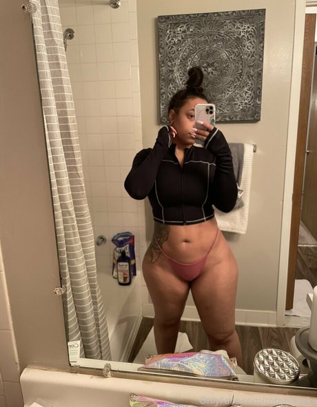 Nacktes geleaktes OnlyFans-Foto von Robynbanks