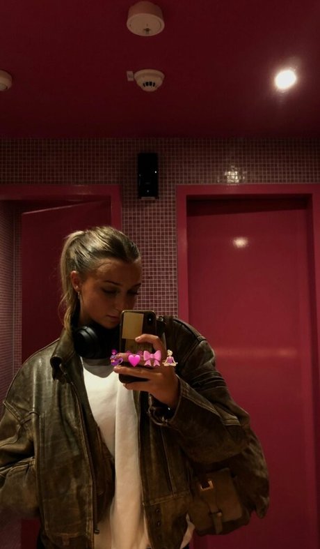 Nacktes geleaktes OnlyFans-Foto von Elly Anne
