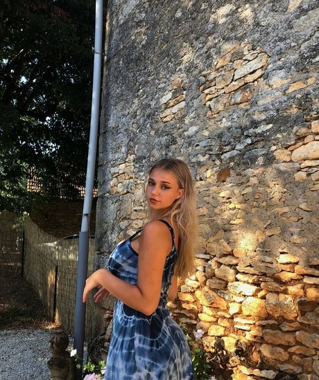 Nacktes geleaktes OnlyFans-Foto von Elly Anne