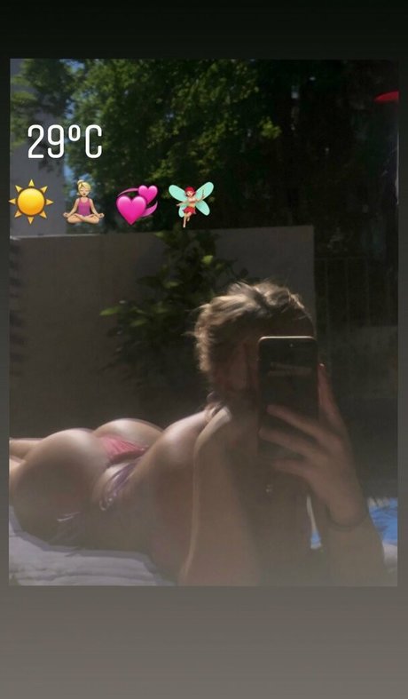Nacktes geleaktes OnlyFans-Foto von Elly Anne