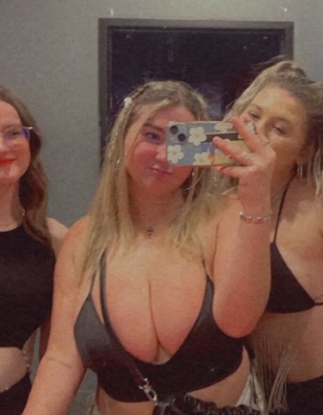 Nacktes geleaktes OnlyFans-Foto von Jolie B