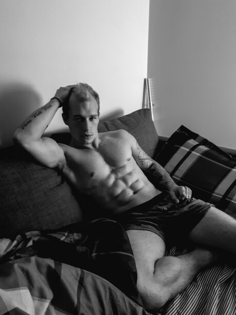 Nacktes geleaktes OnlyFans-Foto von James