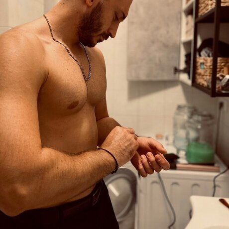 Nacktes geleaktes OnlyFans-Foto von Nicholas Chergis