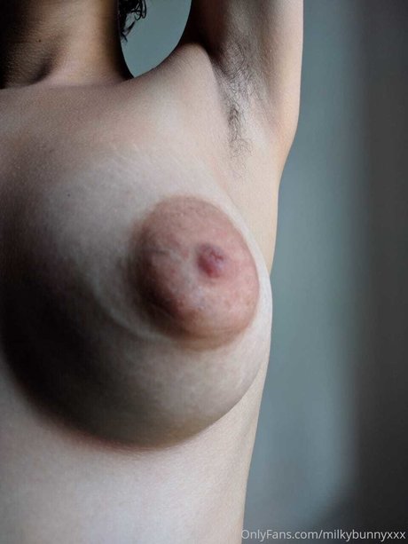 Nacktes geleaktes OnlyFans-Foto von Hairy Angela