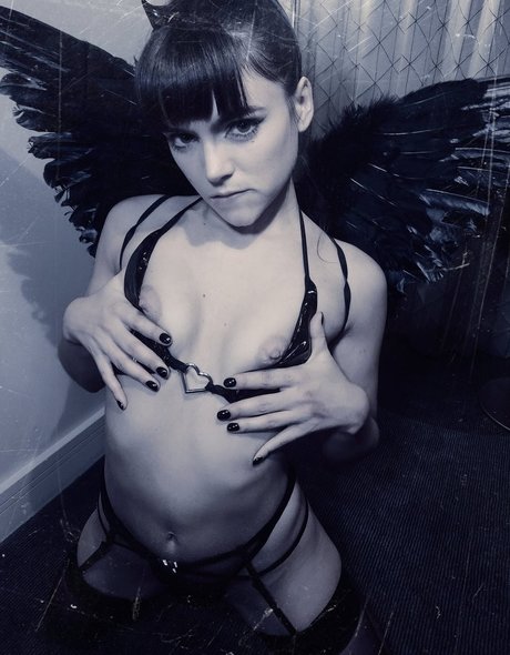Nacktes geleaktes OnlyFans-Foto von Little Leah