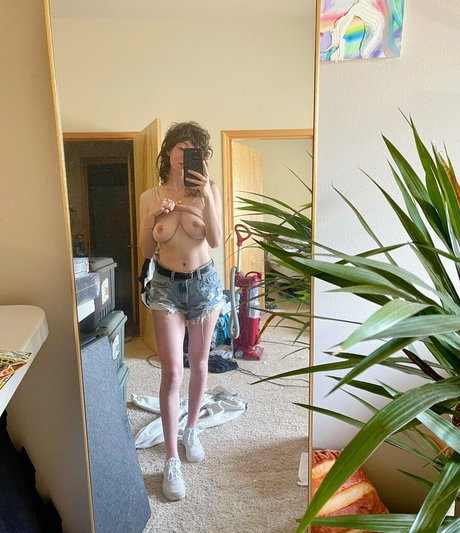 Nacktes geleaktes OnlyFans-Foto von Celeste