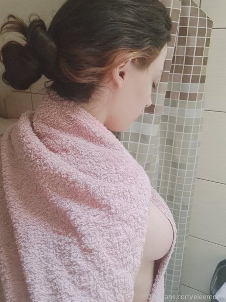 Nacktes geleaktes OnlyFans-Foto von Eleemoon