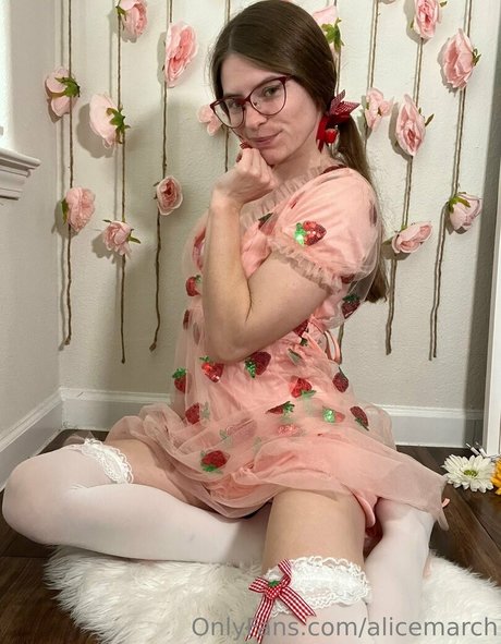 Nacktes geleaktes OnlyFans-Foto von Alicemarch