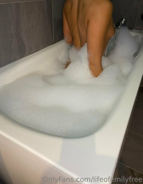 Nacktes geleaktes OnlyFans-Foto von Lifeofemilyfree