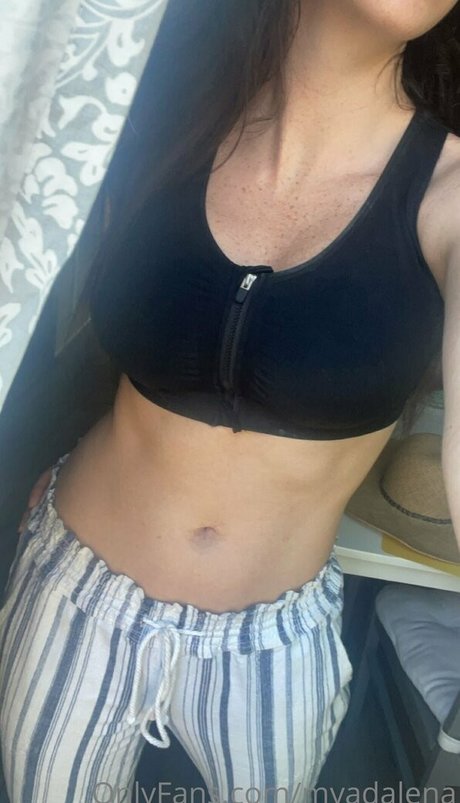 Nacktes geleaktes OnlyFans-Foto von Myadalena