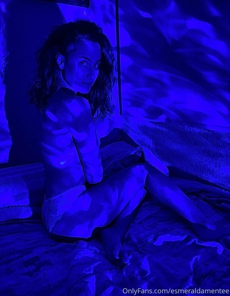 Nacktes geleaktes OnlyFans-Foto von Esmeraldamentee