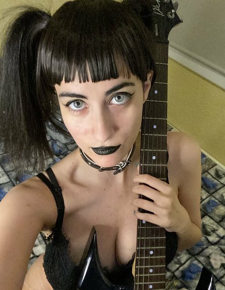 Nacktes geleaktes OnlyFans-Foto von Esmeraldamentee